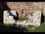 06459 ostia - regio iii - insula ii - domus sul decumano (iii,ii,3) - sarkophag.jpg